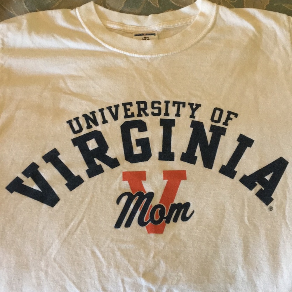 EUC — UVA t-shirt (Mom shirt!)